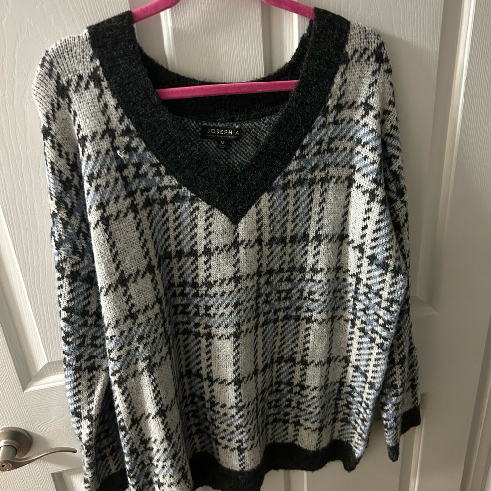 Joseph A V-Neck Plaid Sweater in White, Blue and Gray